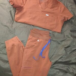 Figs Women's Rust Pumpkin  Scrub Set